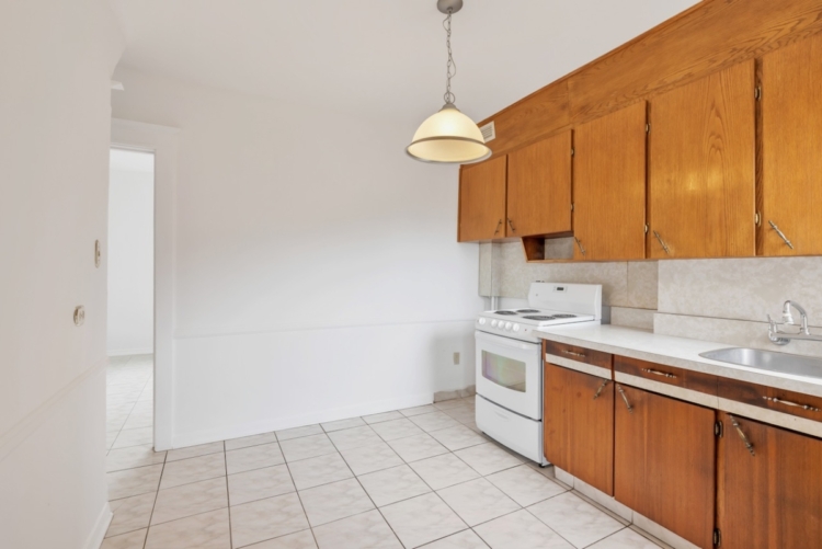 177 Harvie Ave-16