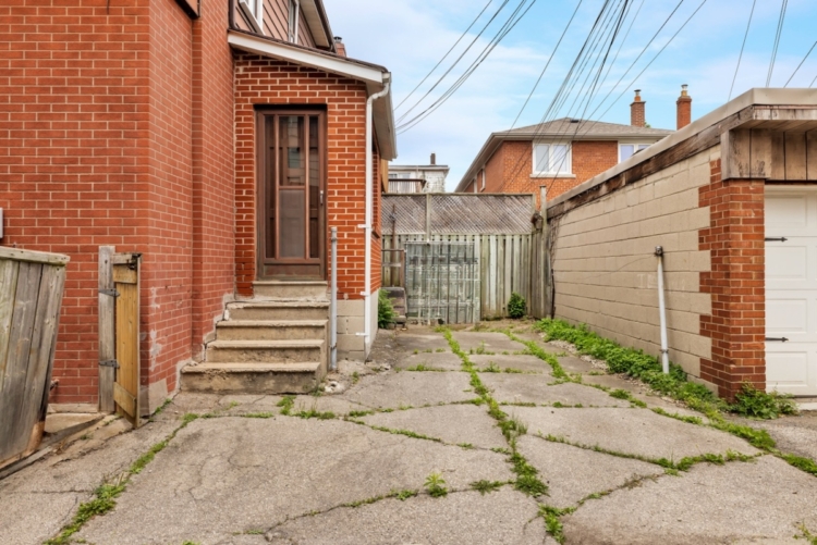 177 Harvie Ave-23