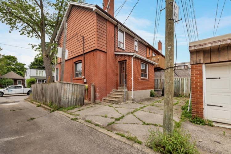 177 Harvie Ave-24