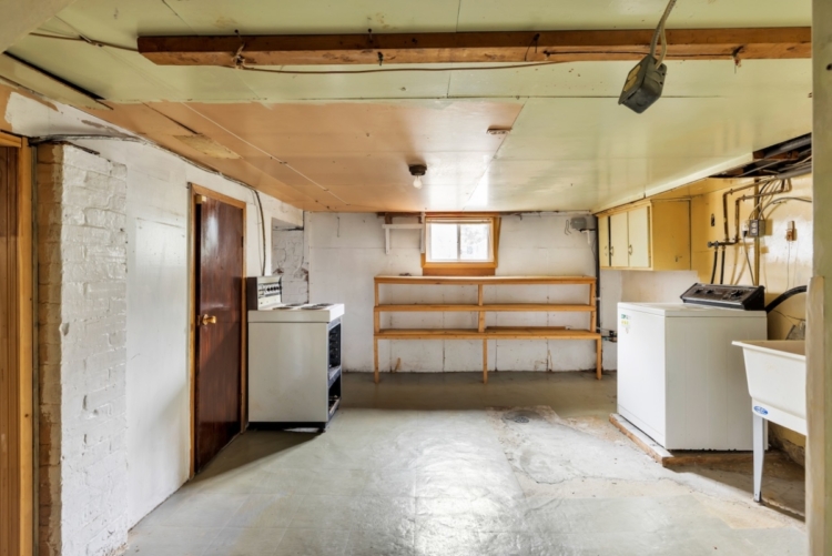 177 Harvie Ave-38