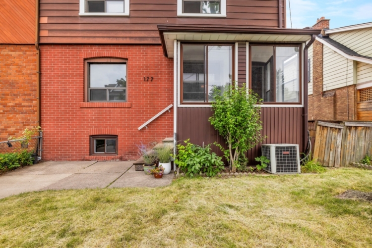 177 Harvie Ave-4