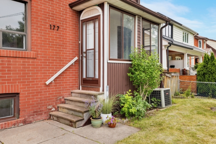 177 Harvie Ave-5